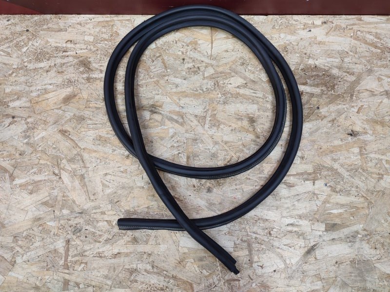 Уплотнительная резинка крышки багажника