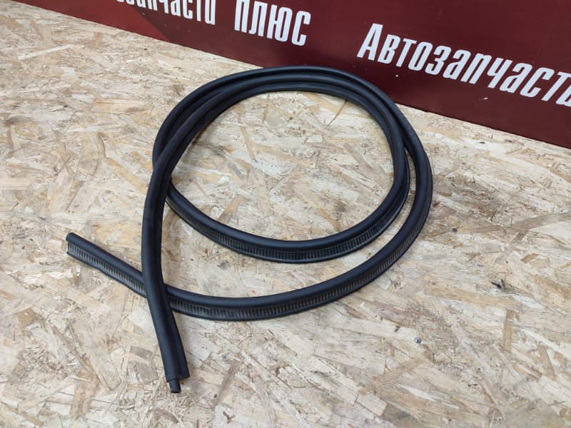 Уплотнительная резинка крышки багажника
