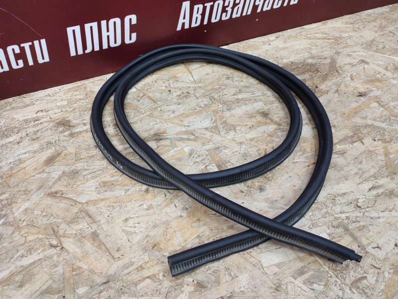 Уплотнительная резинка крышки багажника