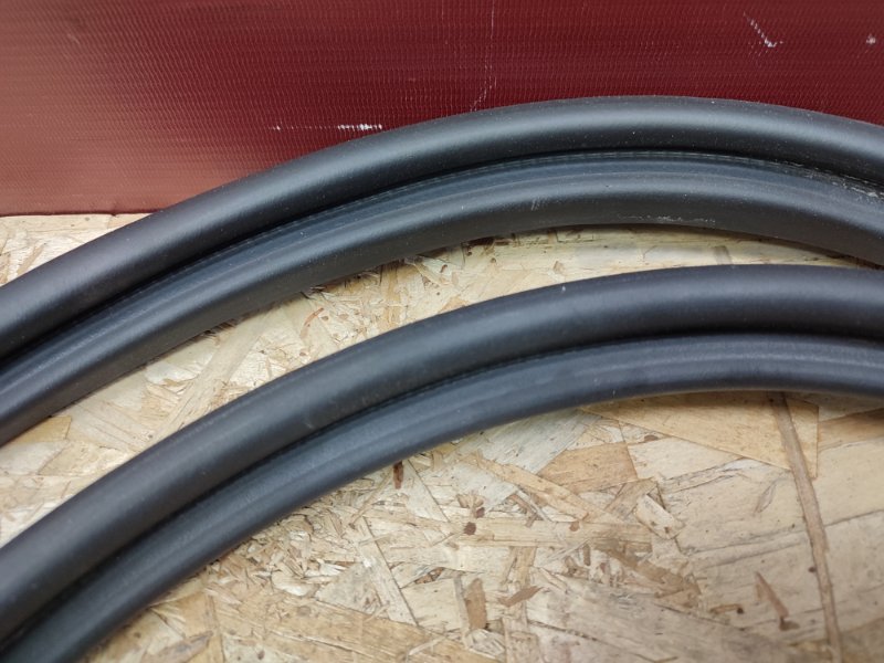 Уплотнительная резинка крышки багажника