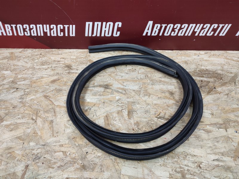 Уплотнительная резинка крышки багажника