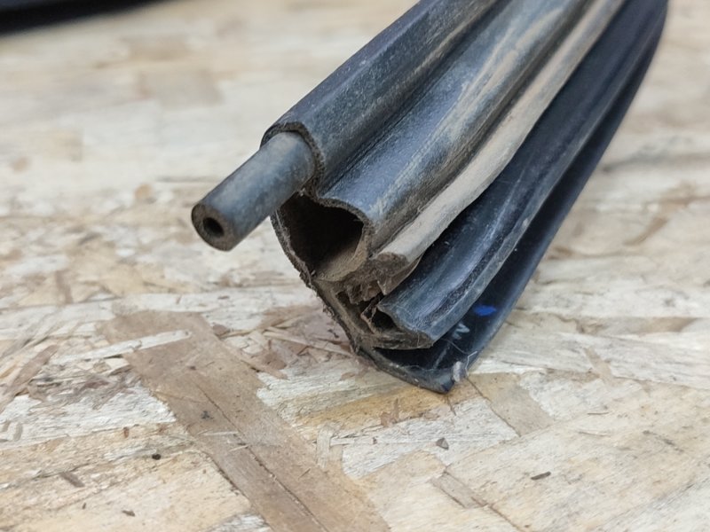 Уплотнитель двери