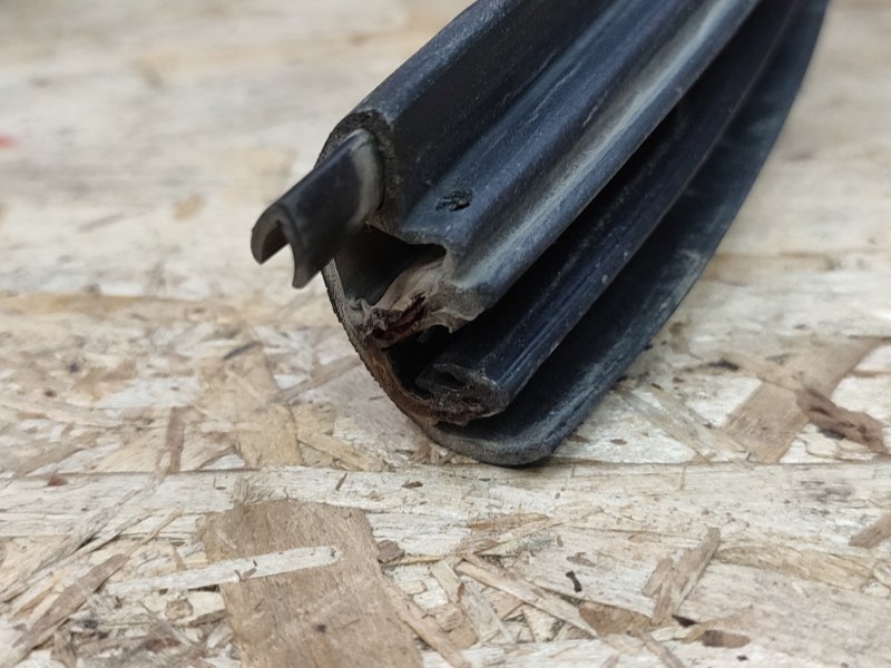 Уплотнитель двери