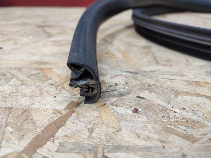 Уплотнитель двери