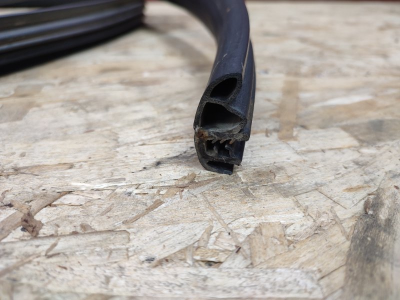 Уплотнитель двери