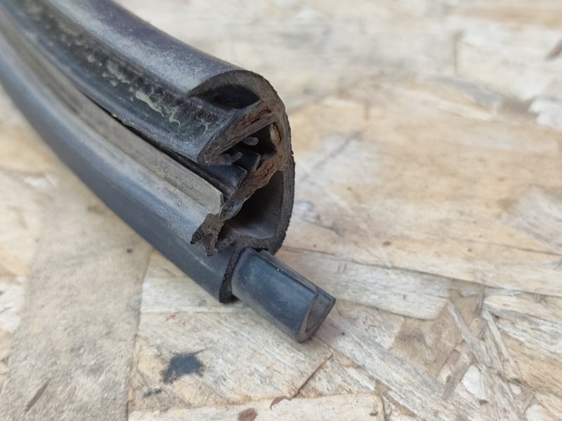 Уплотнитель двери