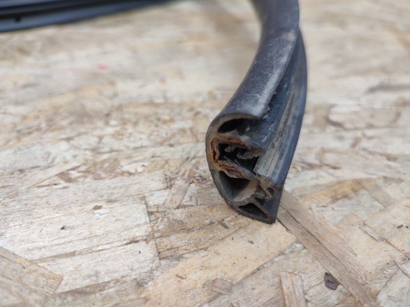 Уплотнитель двери