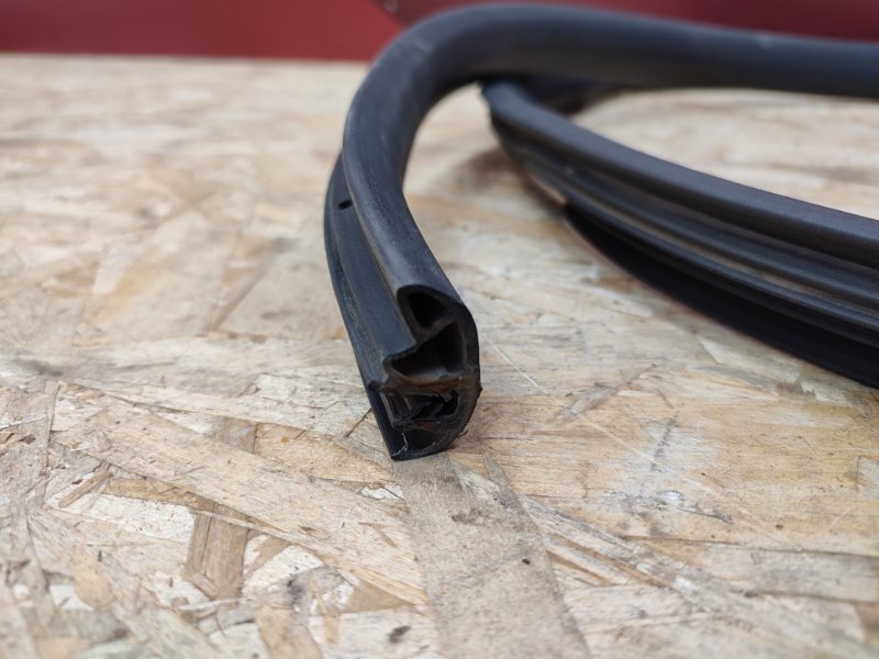 Уплотнитель двери