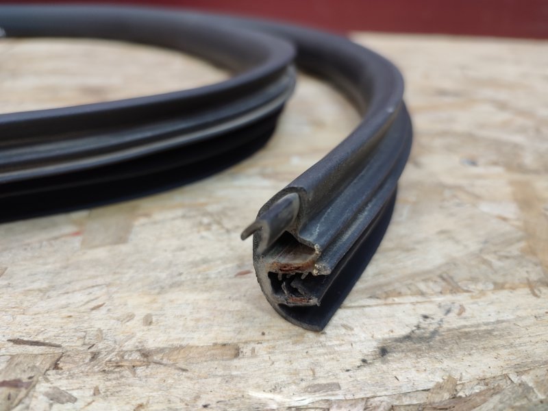 Уплотнитель двери