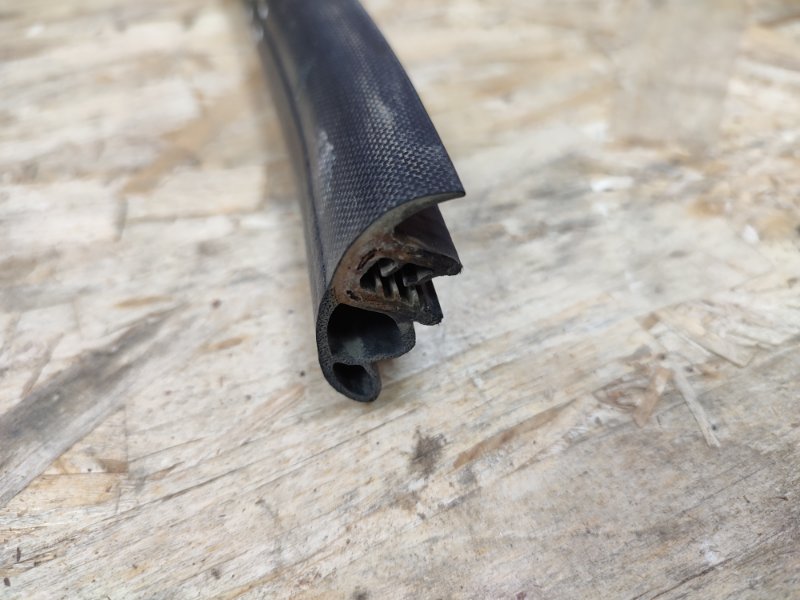 Уплотнитель двери