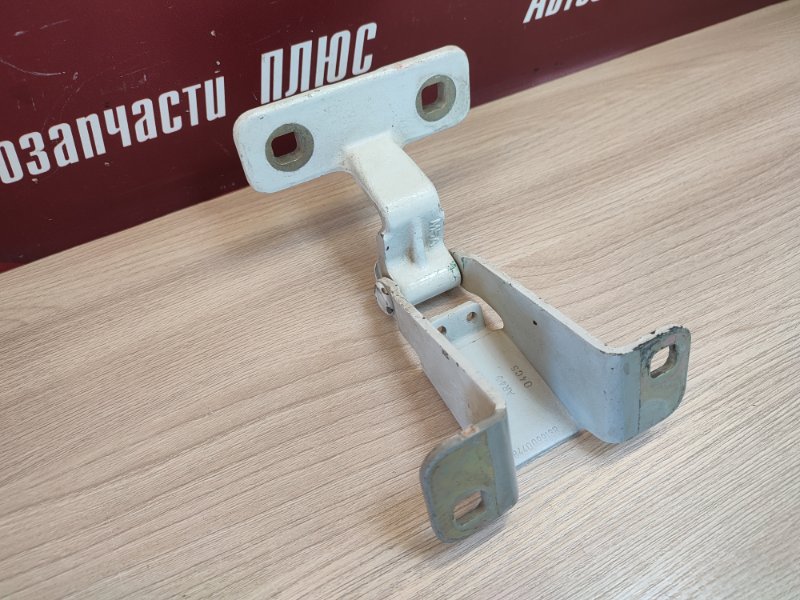 Петля багажника