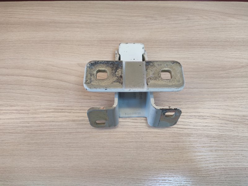 Петля багажника