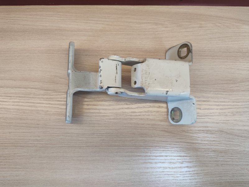 Петля багажника