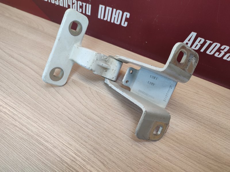 Петля багажника