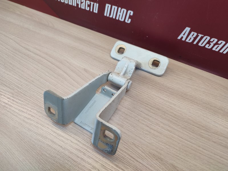 Петля багажника