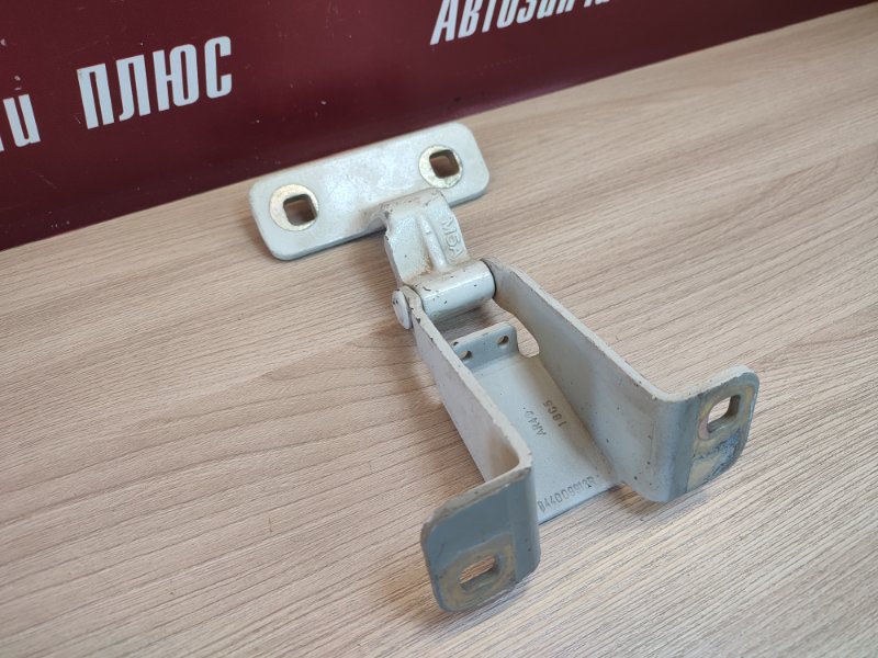 Петля багажника