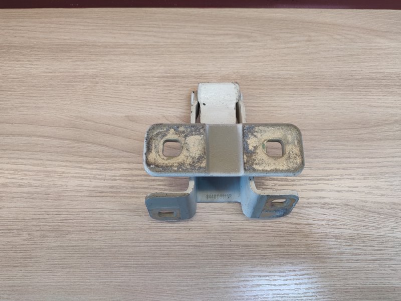 Петля багажника