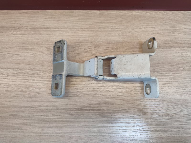 Петля багажника