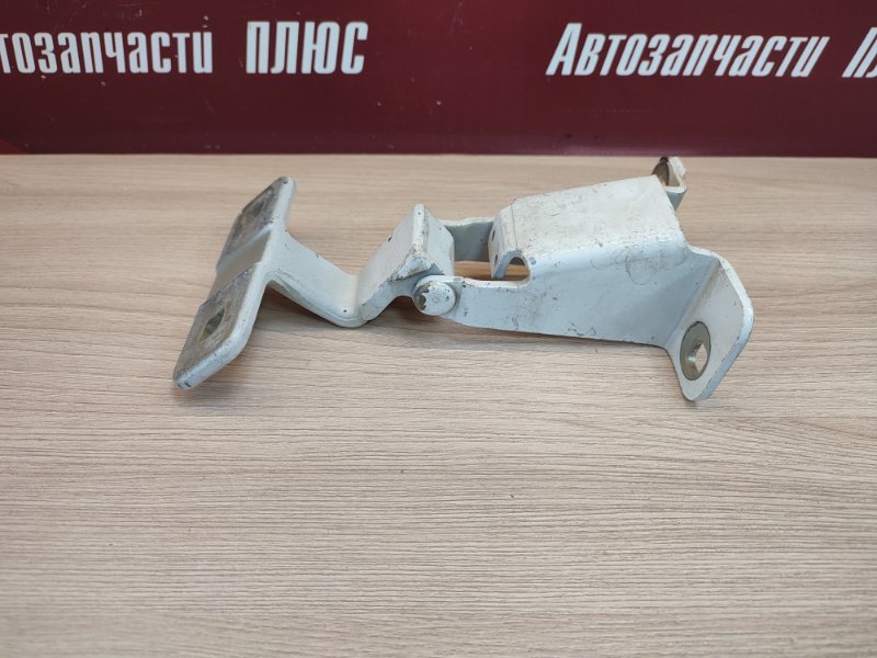 Петля багажника