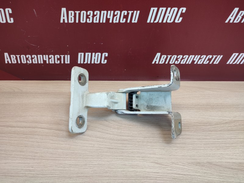 Петля багажника