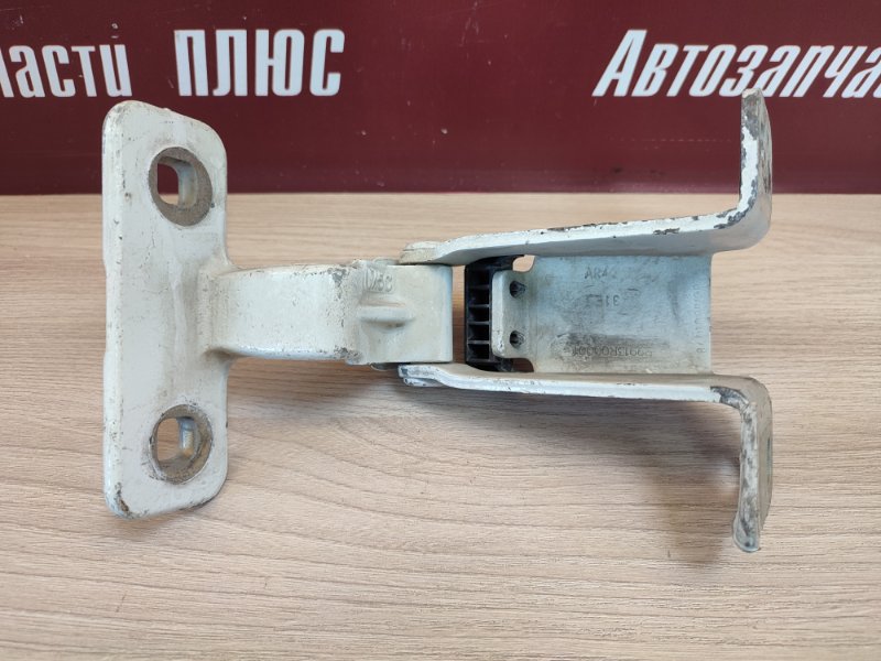 Петля багажника