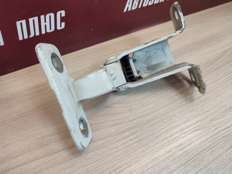 Петля багажника