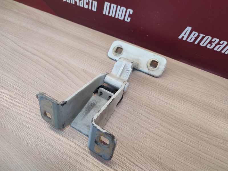 Петля багажника