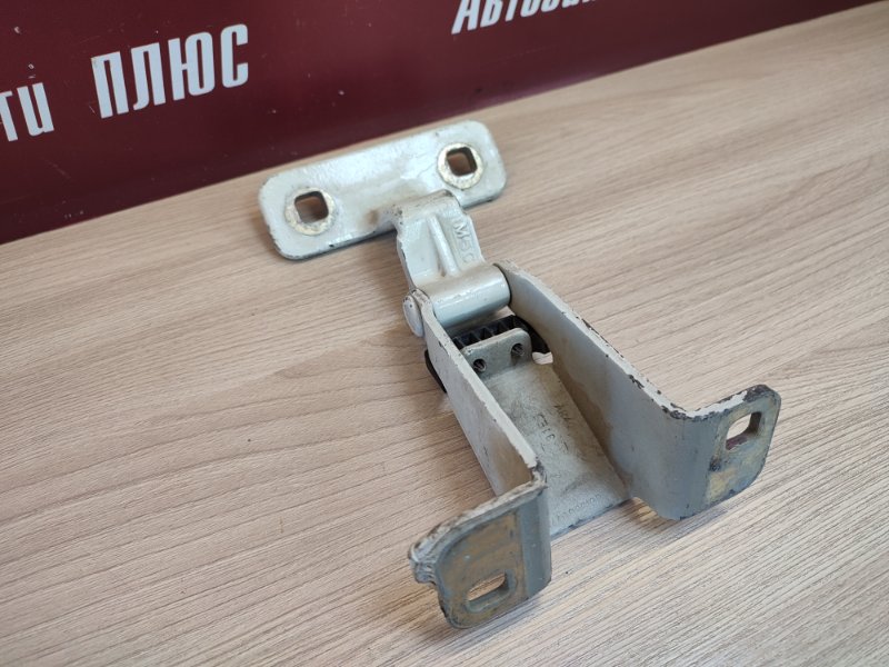 Петля багажника