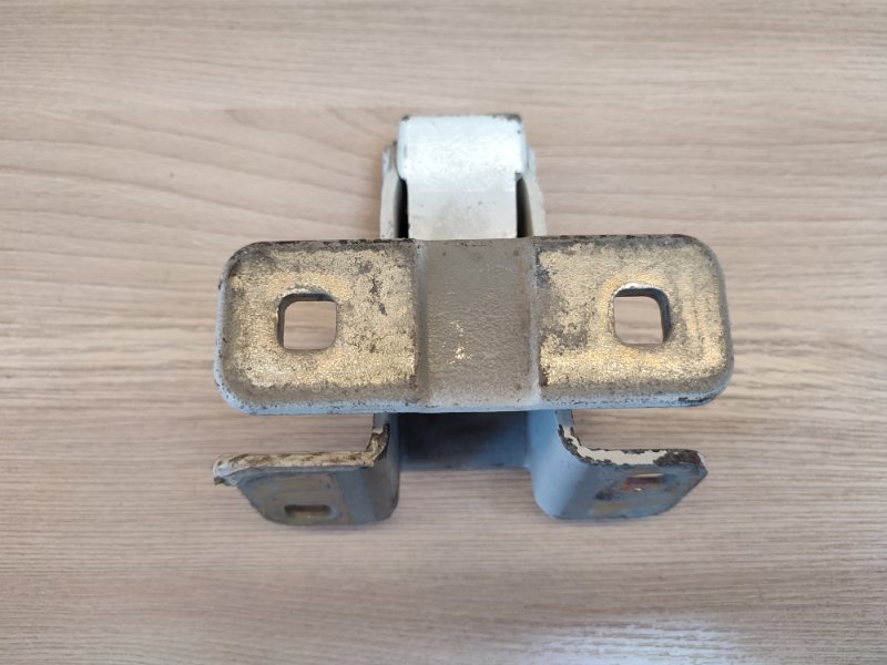 Петля багажника