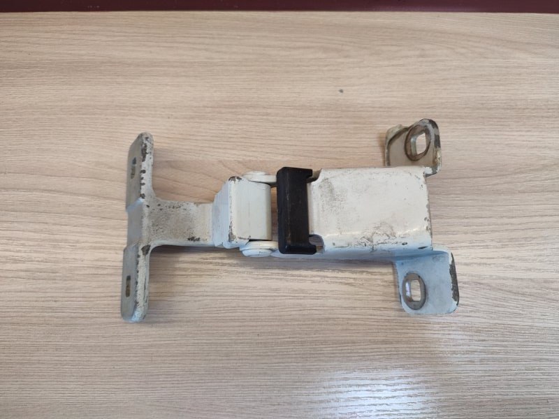 Петля багажника