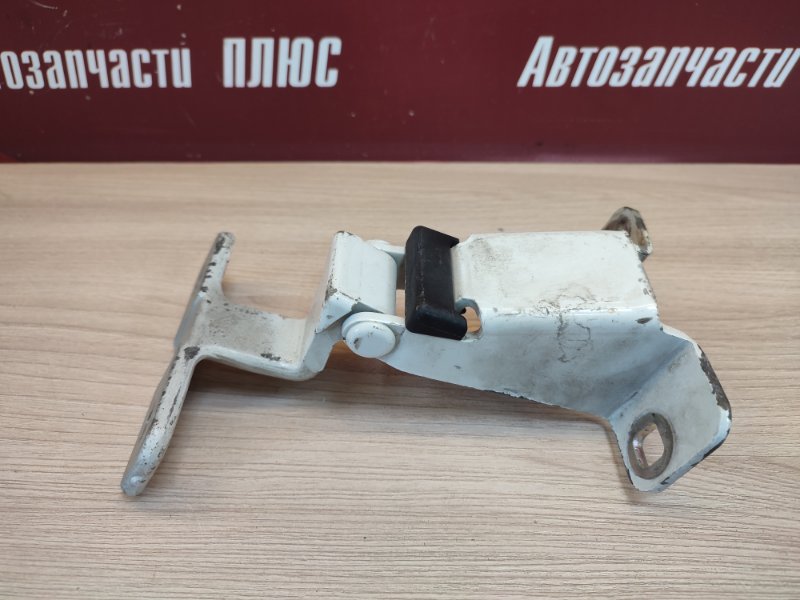 Петля багажника