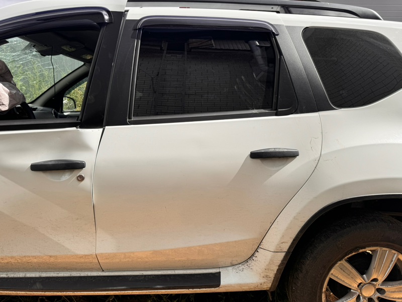 Дверь боковая