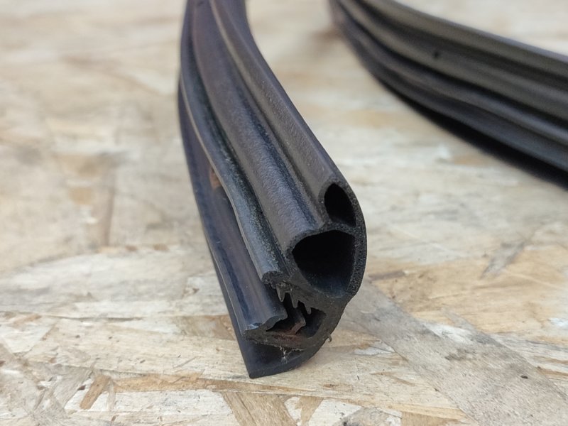 Уплотнитель проема      двери