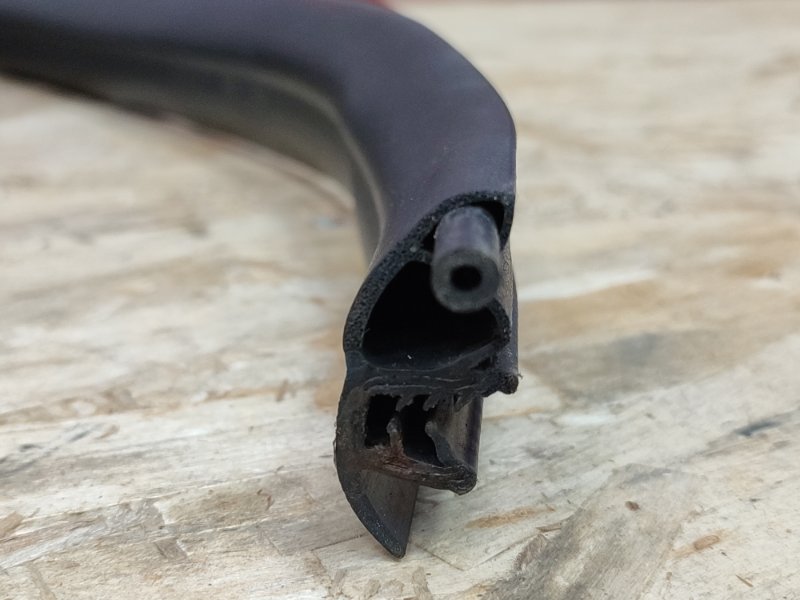 Уплотнитель проема      двери