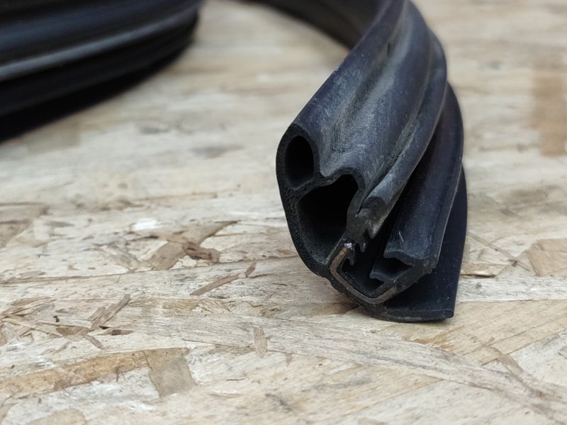 Уплотнитель проема      двери