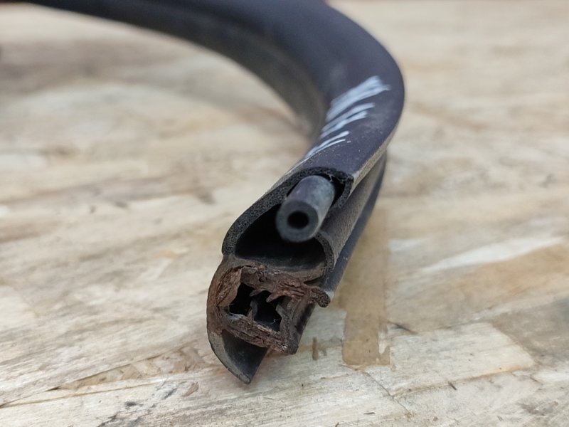 Уплотнитель проема      двери