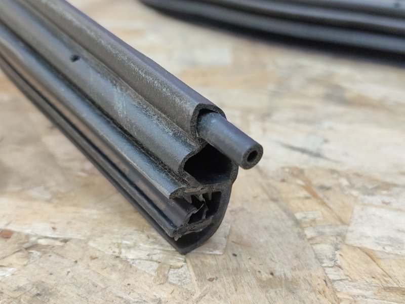 Уплотнитель проема      двери