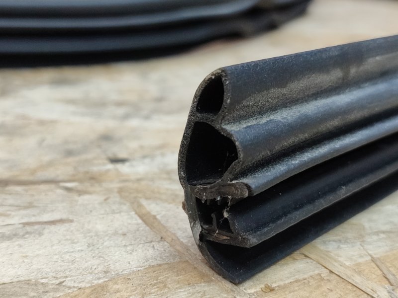 Уплотнитель проема      двери