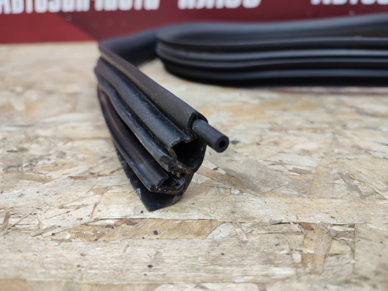 Уплотнитель проема      двери