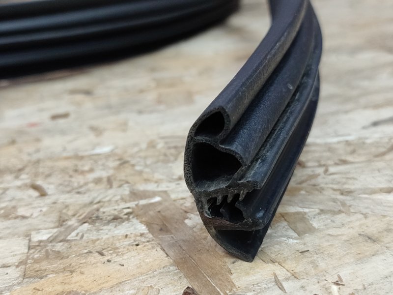 Уплотнитель проема      двери