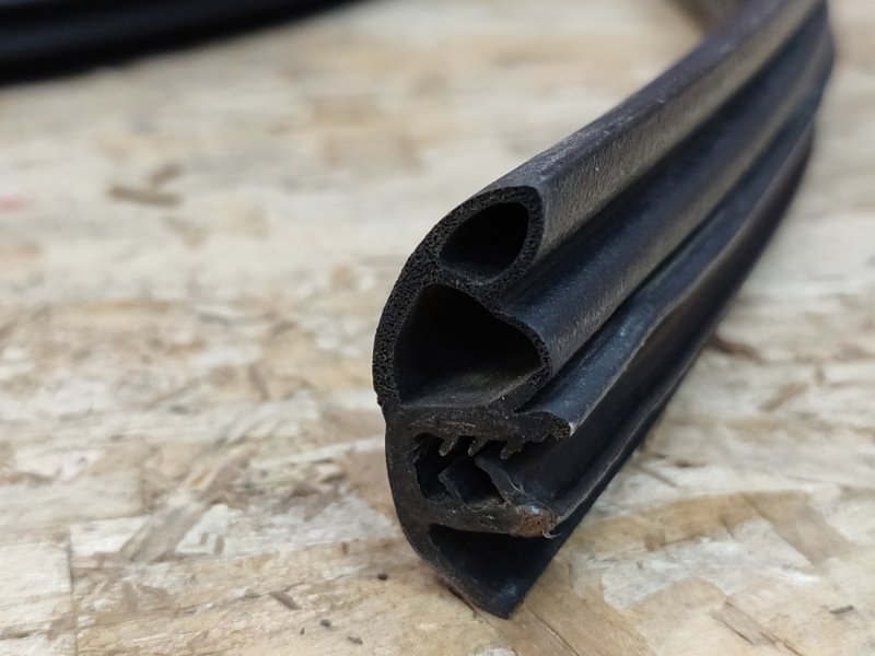 Уплотнитель проема      двери