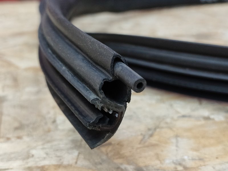 Уплотнитель проема      двери