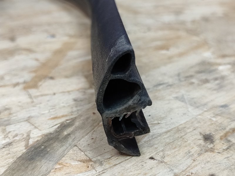 Уплотнитель проема      двери