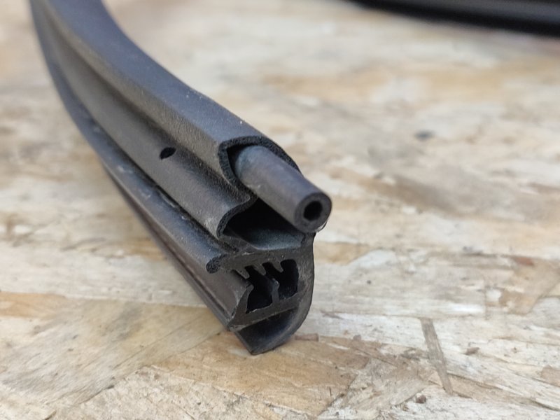 Уплотнитель проема      двери