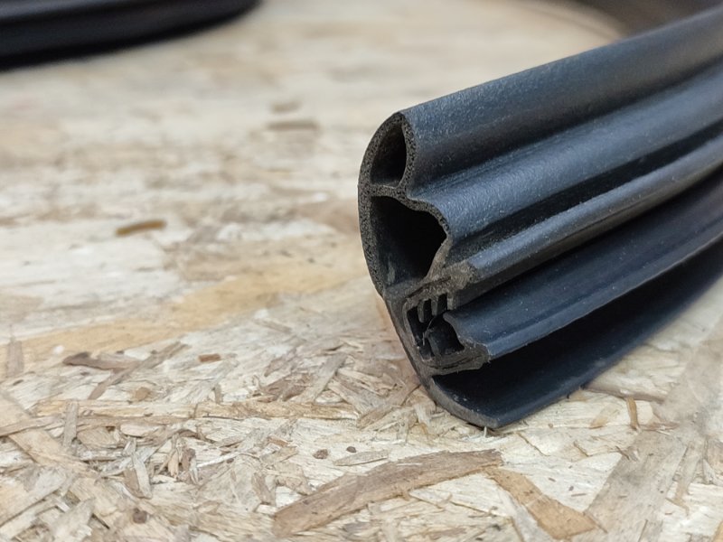 Уплотнитель проема      двери