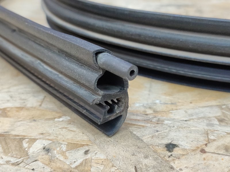 Уплотнитель проема      двери