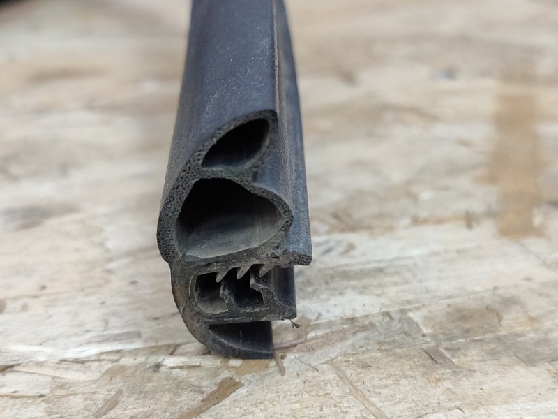 Уплотнитель проема      двери