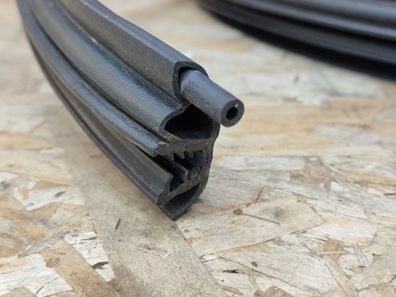 Уплотнитель проема      двери