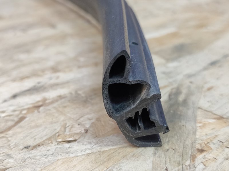 Уплотнитель проема      двери