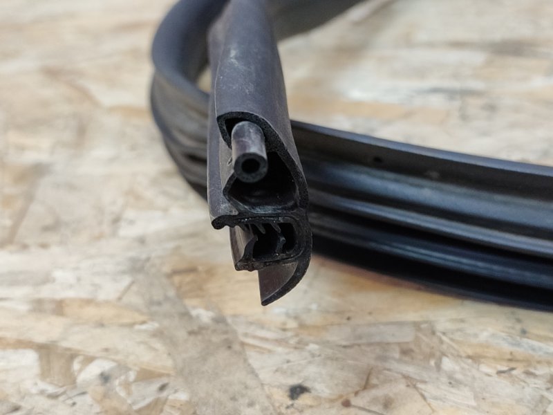 Уплотнитель проема      двери